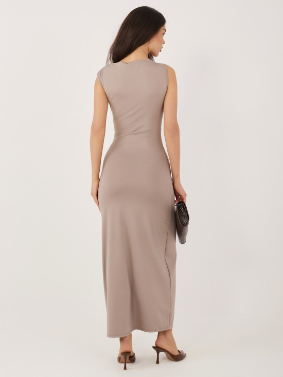 Elegantna bež midi obleka z vodnim izrezom