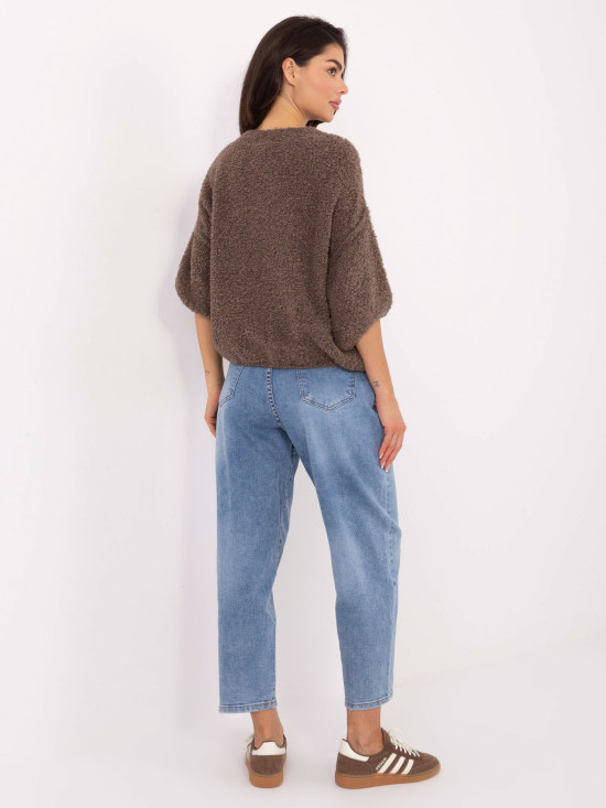 Eleganten bež pulover s 3/4 rokavi in gumbi