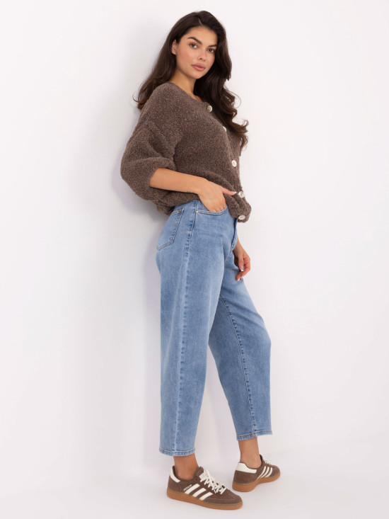 Eleganten bež pulover s 3/4 rokavi in gumbi