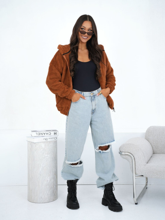 Bež pulover s kapuco in zadrgo