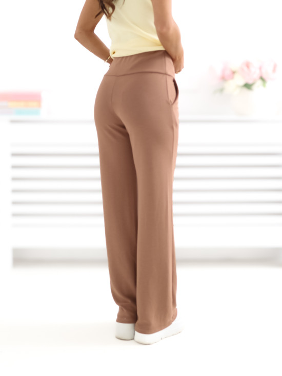 Bež športne hlače z ravnim krojem