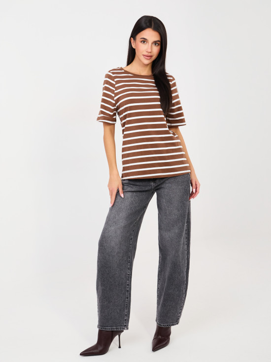 Bež majica s črtami in kratkimi rokavi