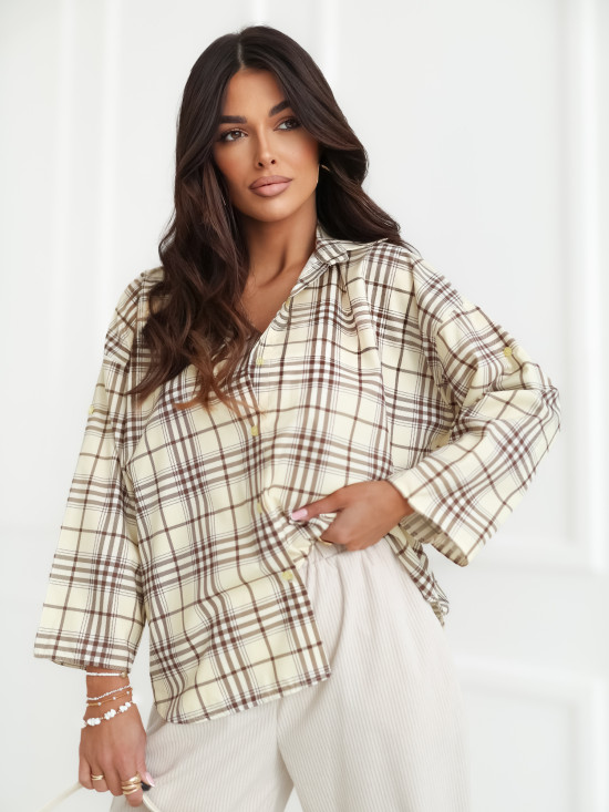 Svetlo rumena srajca s karo vzorcem in 7/8 rokavi