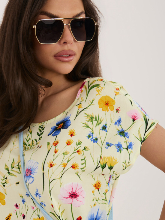Rumena bluza s cvetličnim potiskom