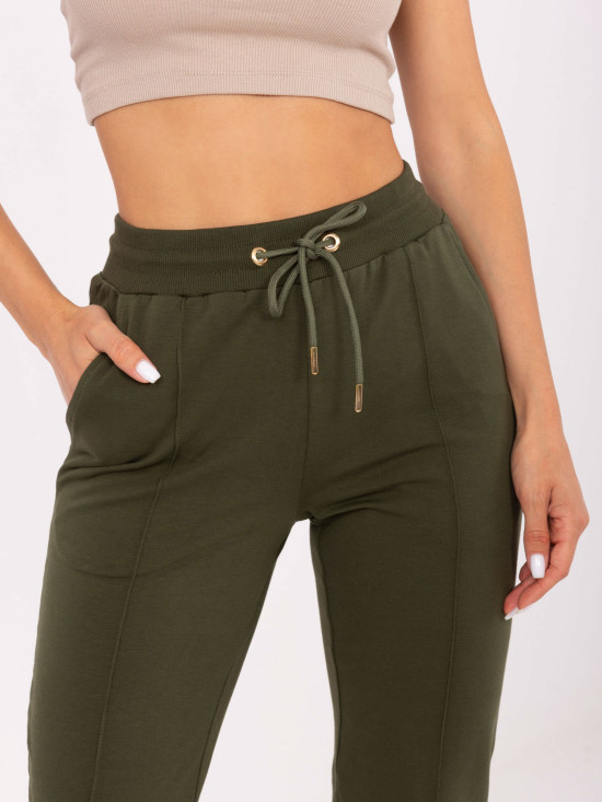 Stilne trenirke v khaki barvi