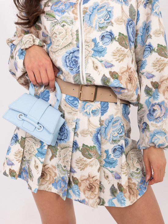 Modre kratke hlače s cvetličnim vzorcem in pasom