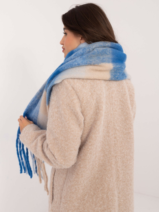 Eleganten modri šal s kariranim vzorom