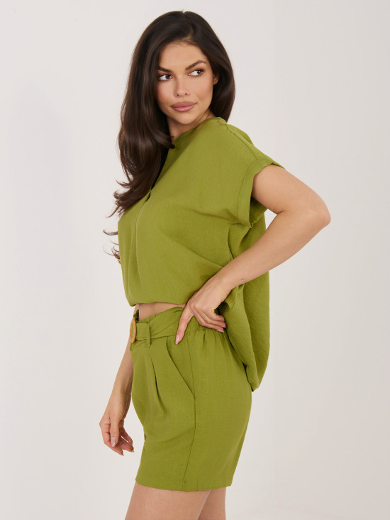 Ženske olivno zelene kratke hlače s pasom