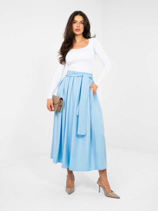 Elegantno modro midi krilo s pasom in črtami