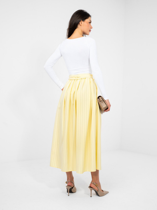 Rumeno elegantno midi krilo s pasom in črtami