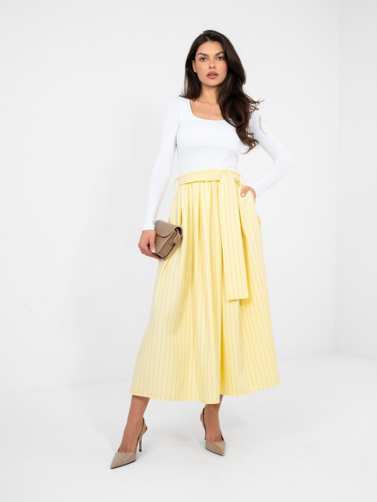 Rumeno elegantno midi krilo s pasom in črtami