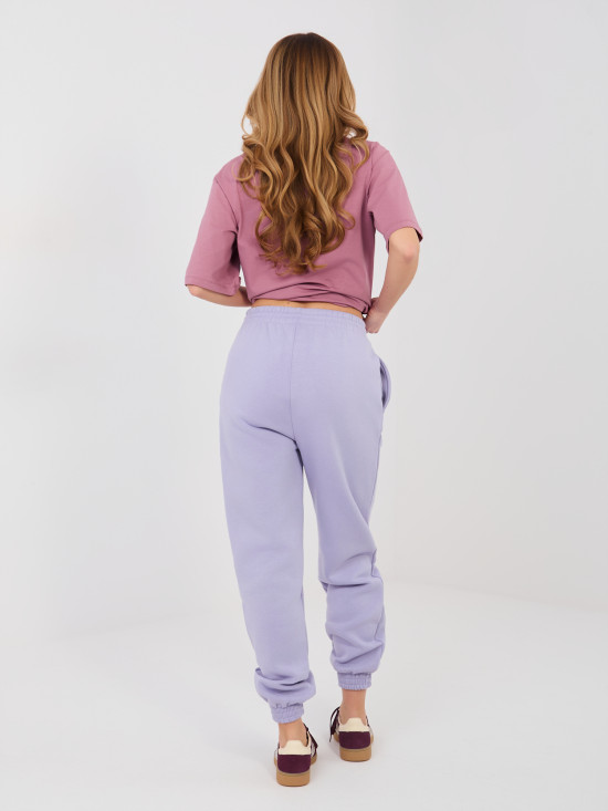 Ženske športne hlače v svetlo vijolični barvi z visokim pasom