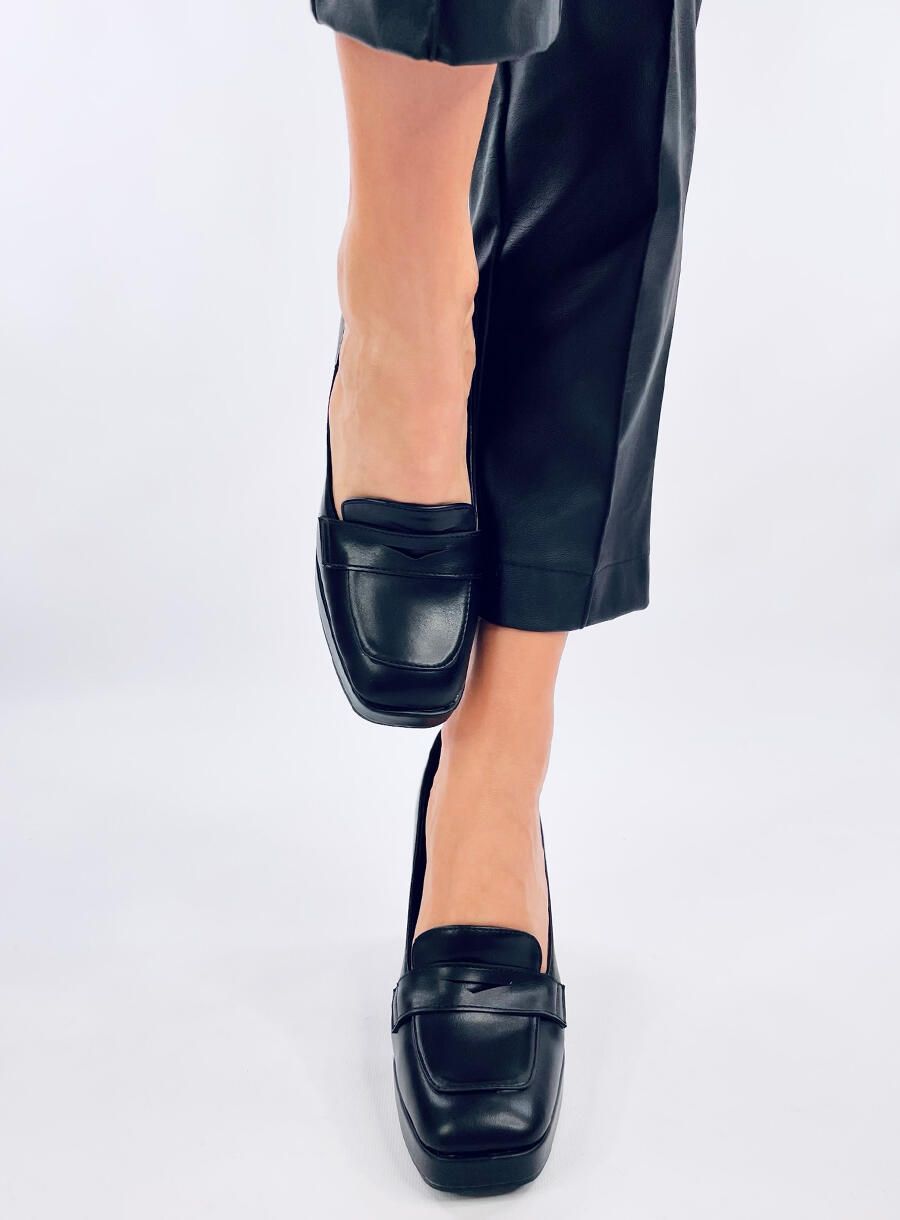 Elegantni salonarji s peto črni