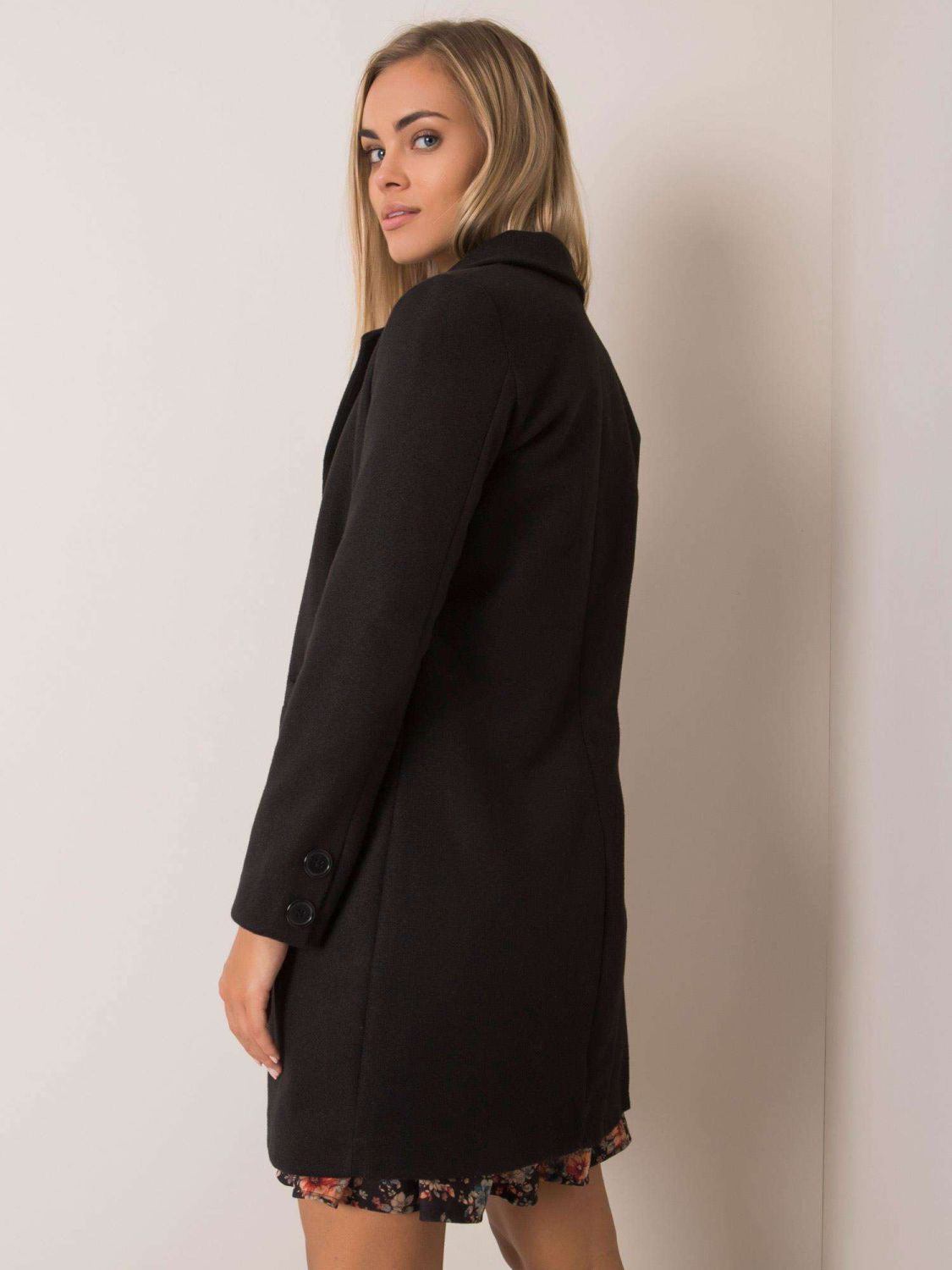 Elegantna prehodna jakna v črni barvi