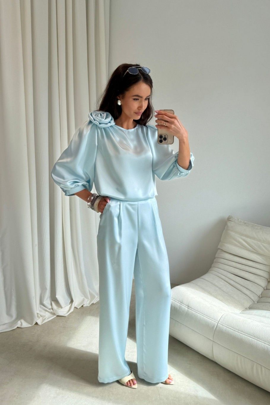 Hlače v barvi baby blue