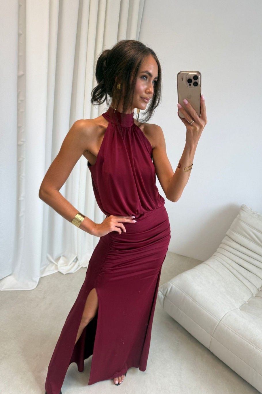Dolga bordo maxi obleka z razporkom