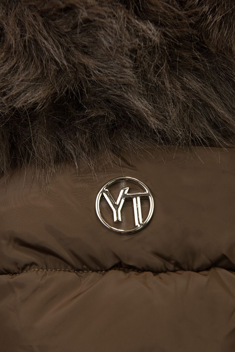 Zimska jakna s pasom in krznom rjava