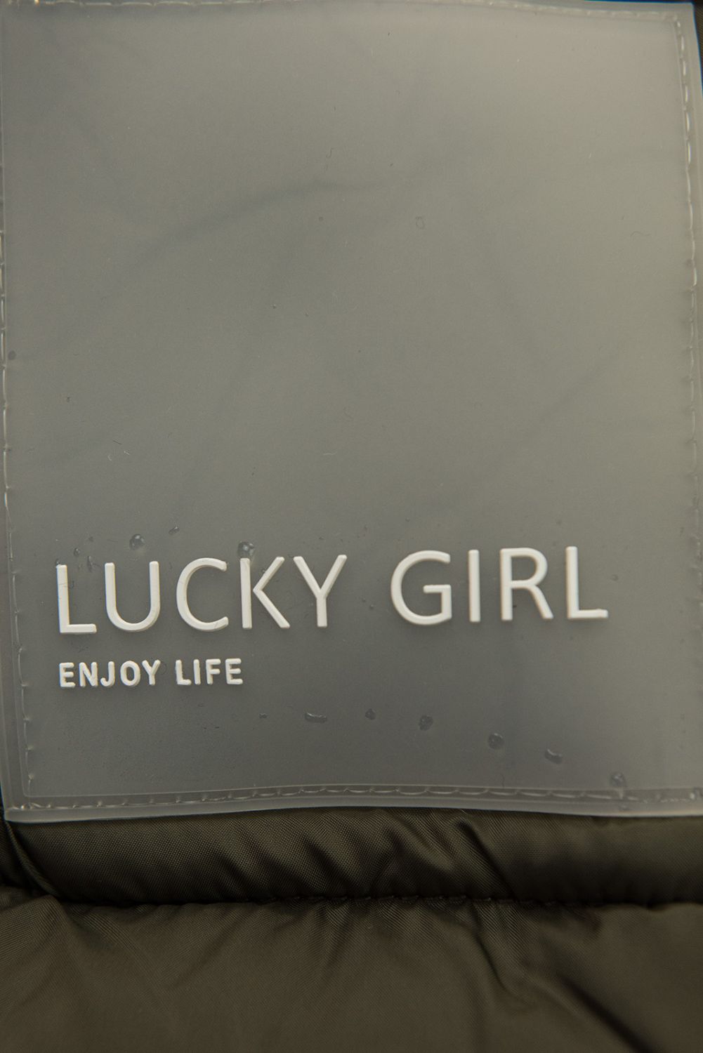 Prešita zimska bunda s podaljšanim hrbtnim delom, kaki