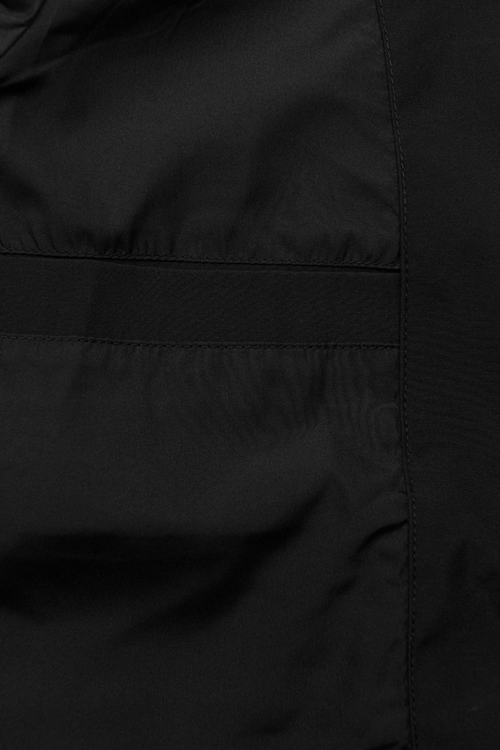 Ženska prehodna jakna s kapuco črna