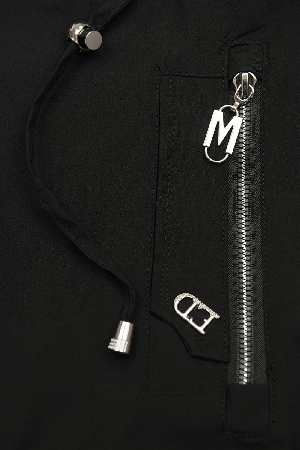 Elegantna ženska parka z zlatimi detajli črna