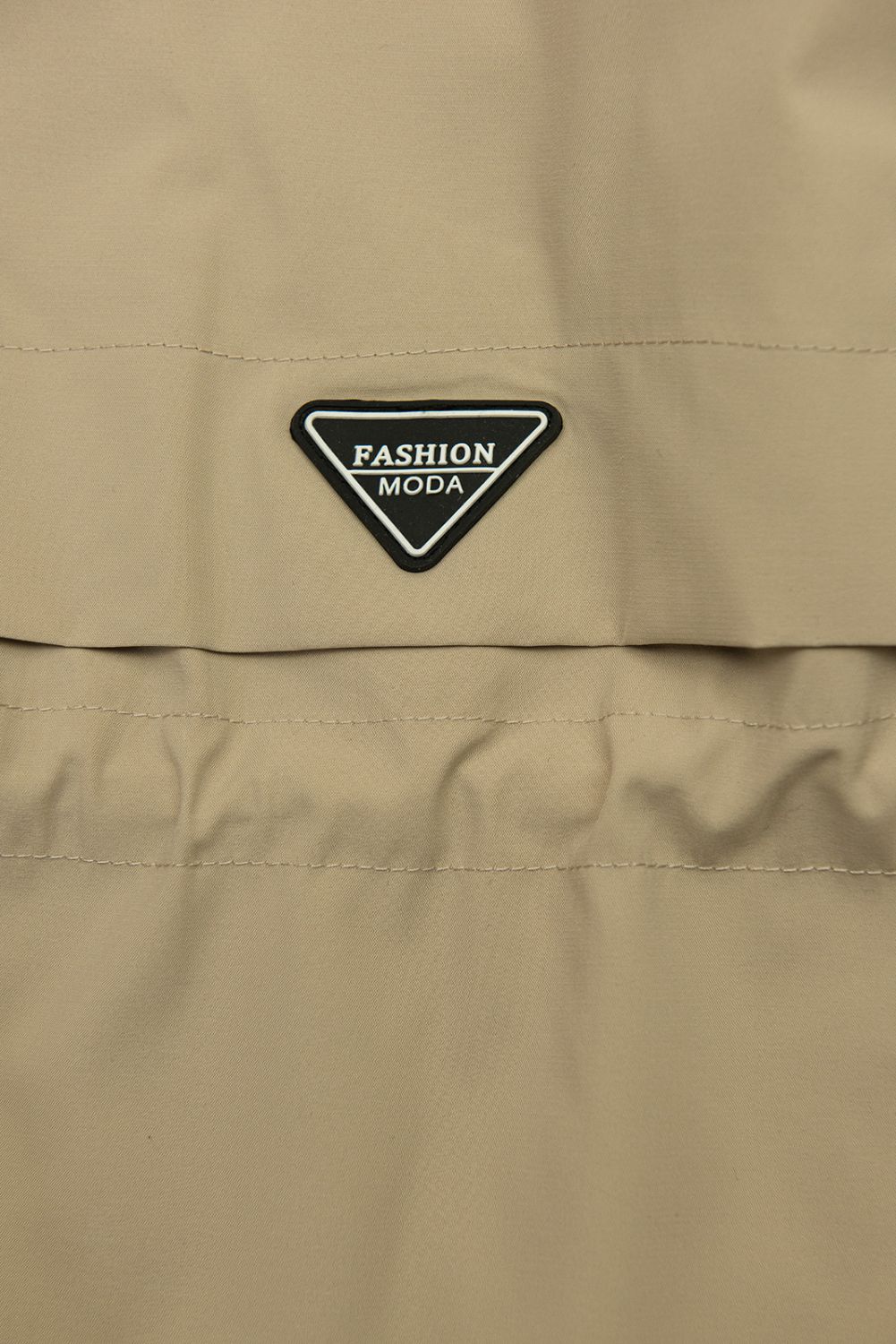 Podaljšana parka s potiskom v kapuci bež