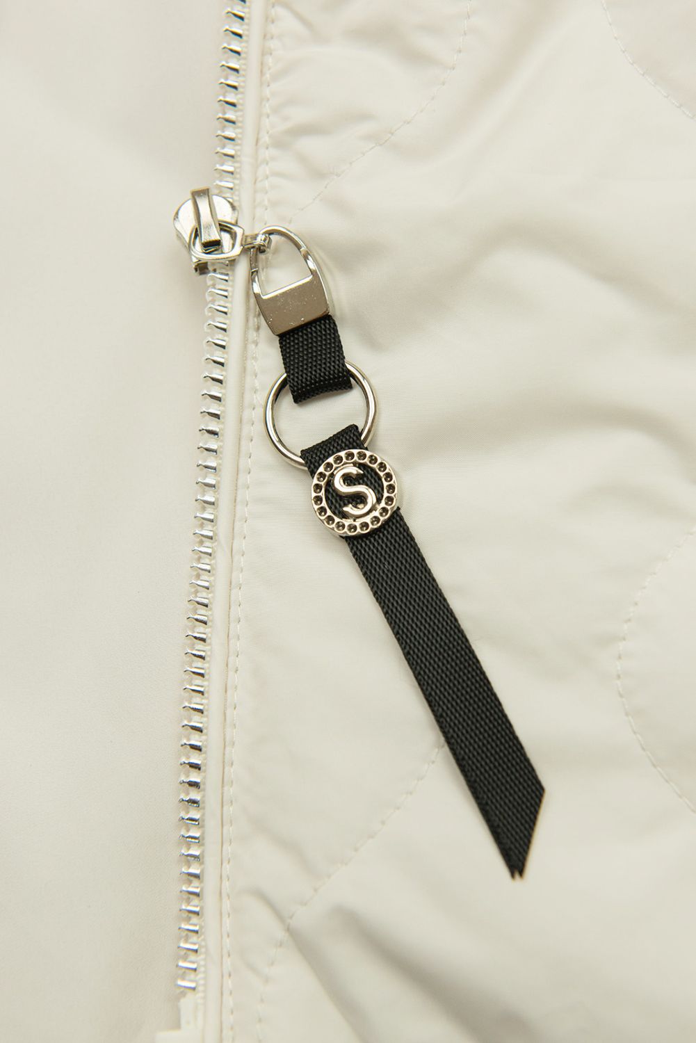 Ženska prehodna jakna s pletenimi rokavi ecru