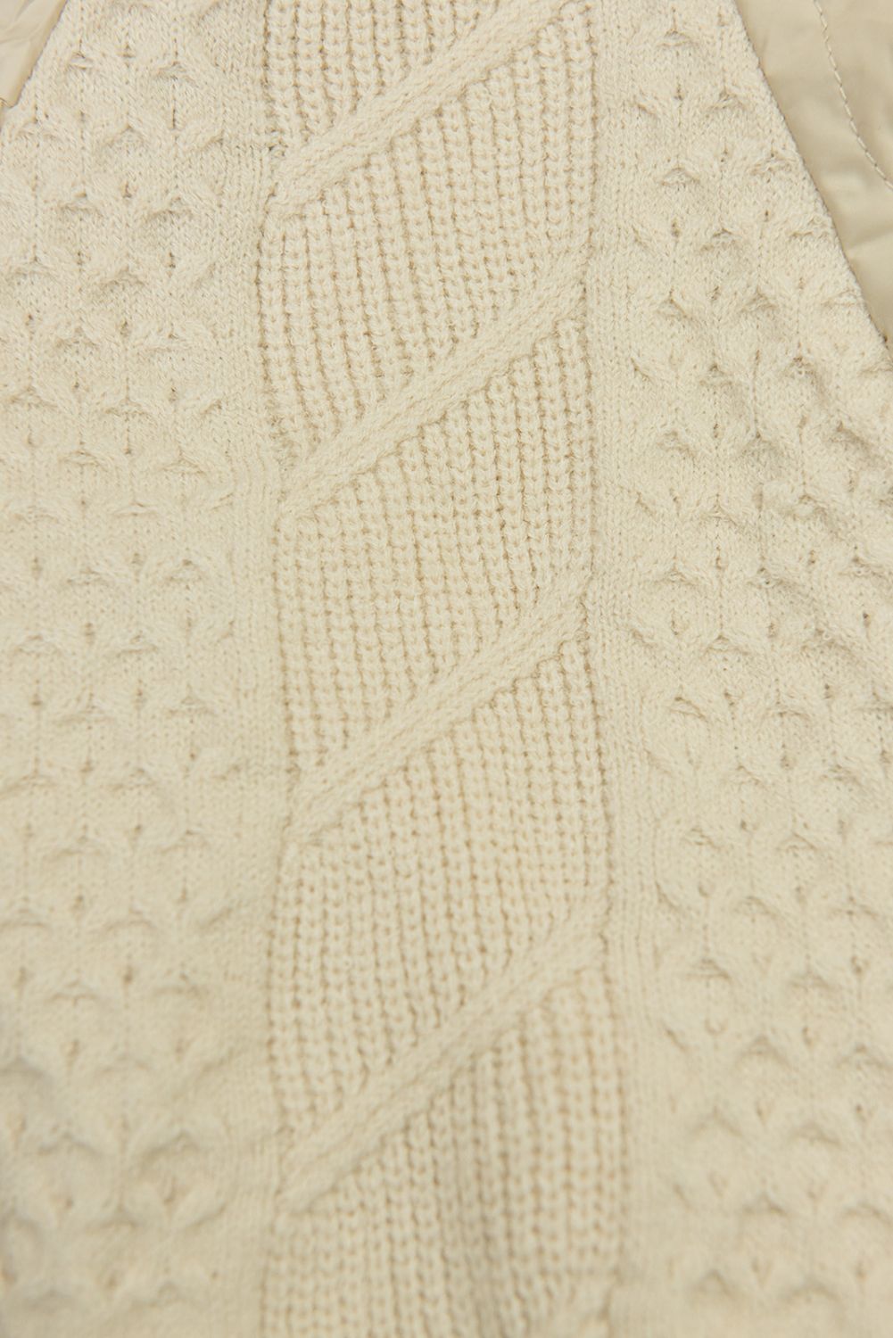 Ženska prehodna jakna s pletenimi rokavi bež