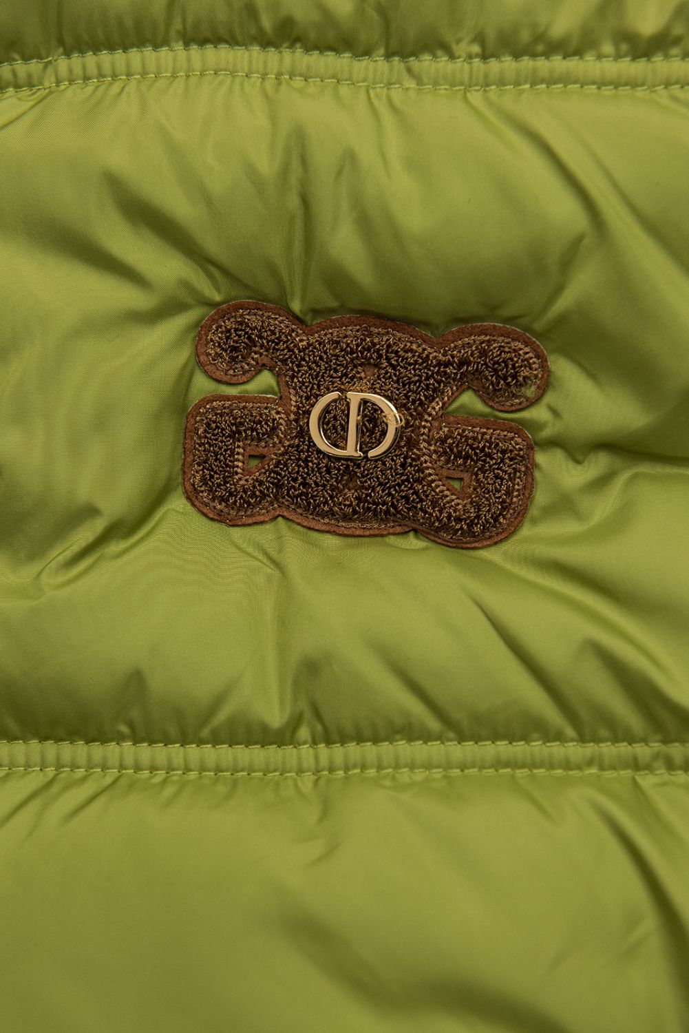 Ženski prešit brezrokavnik s snemljivo kapuco zelena