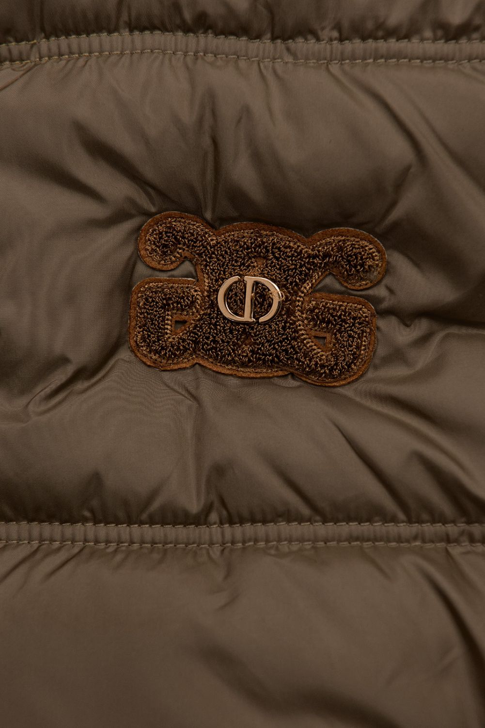 Ženski prešit brezrokavnik s snemljivo kapuco rjav