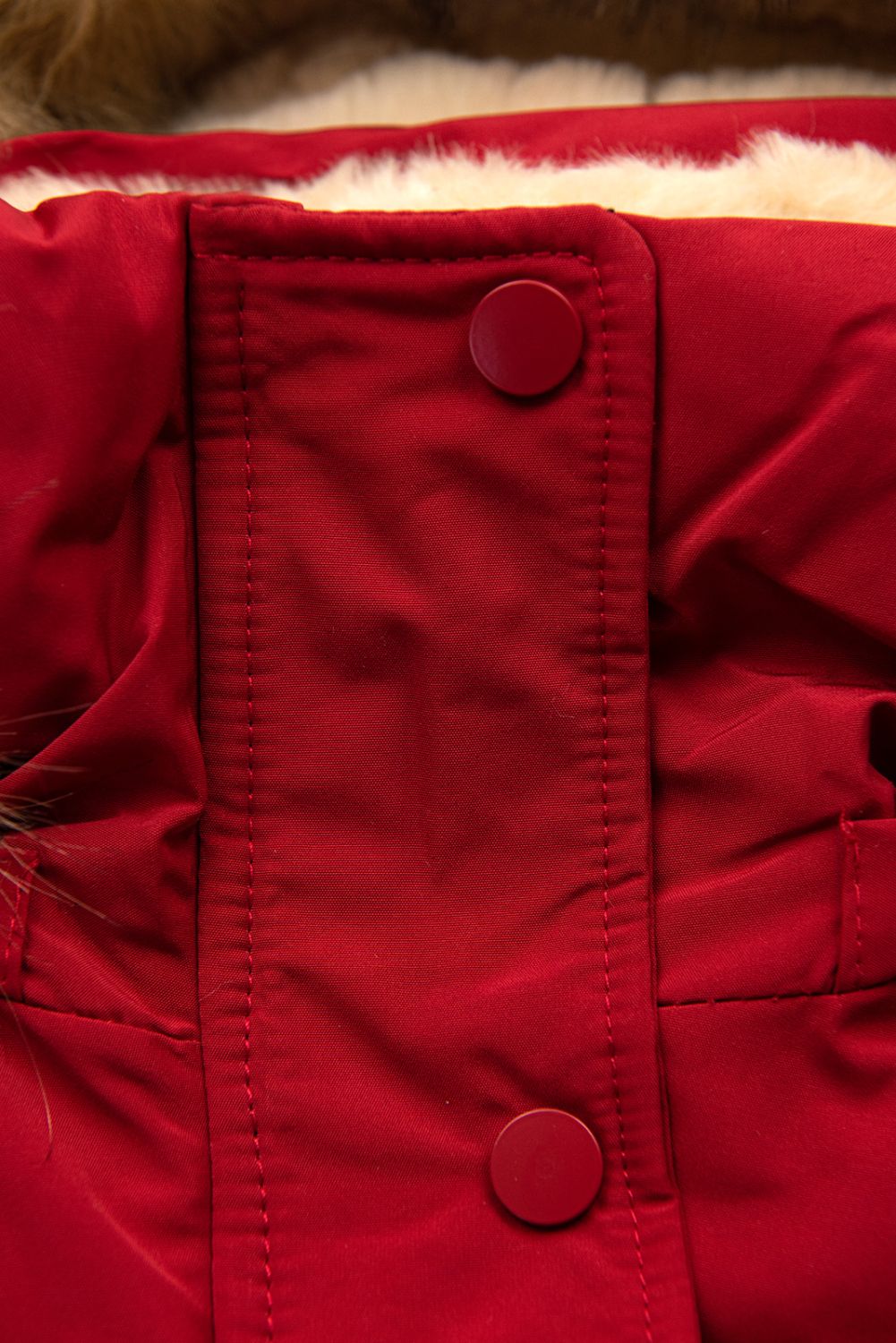 Rdeča parka za zimo s črno podlogo