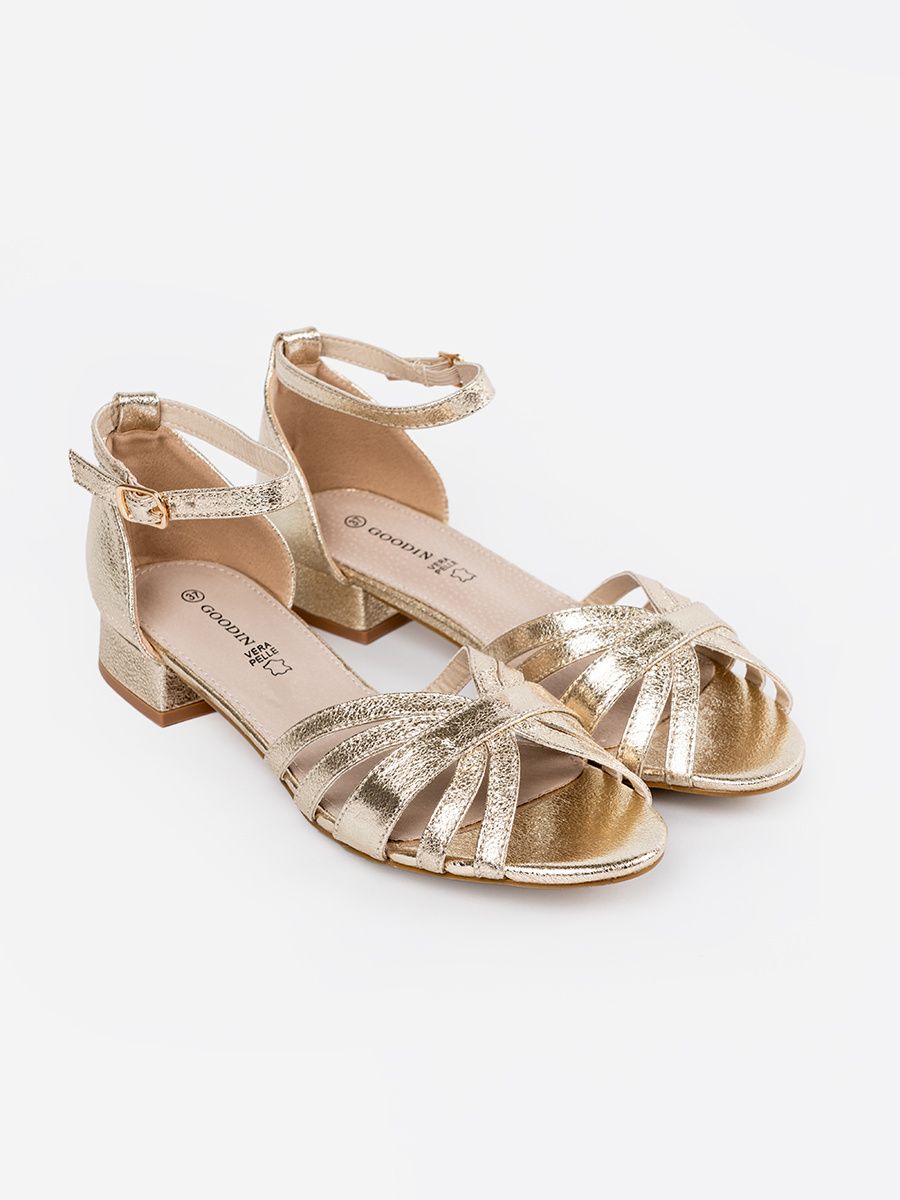 Elegantni zlatni sandali z nizkim peto
