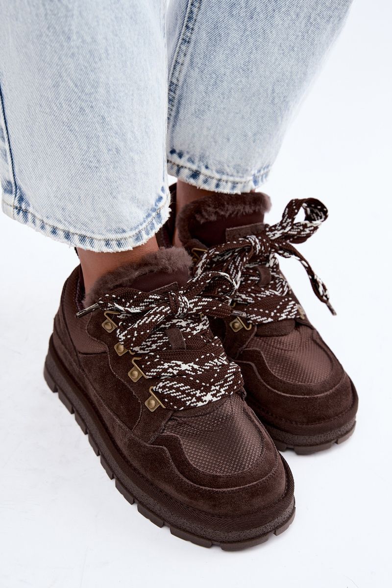 Rjavi zavezovalni zimski škornji iz semiš usnja s podlogo