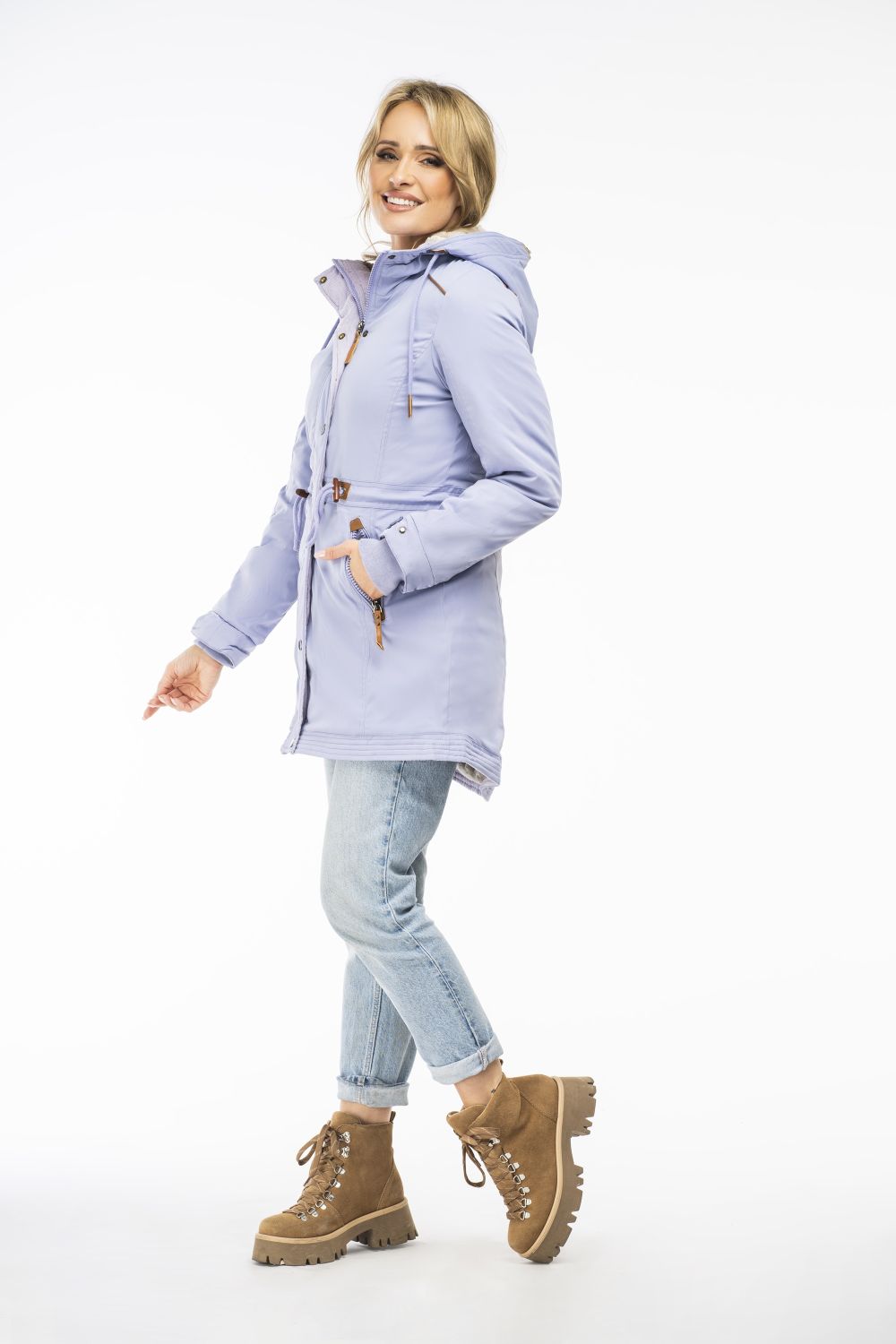 Lilasta daljša parka s plišem
