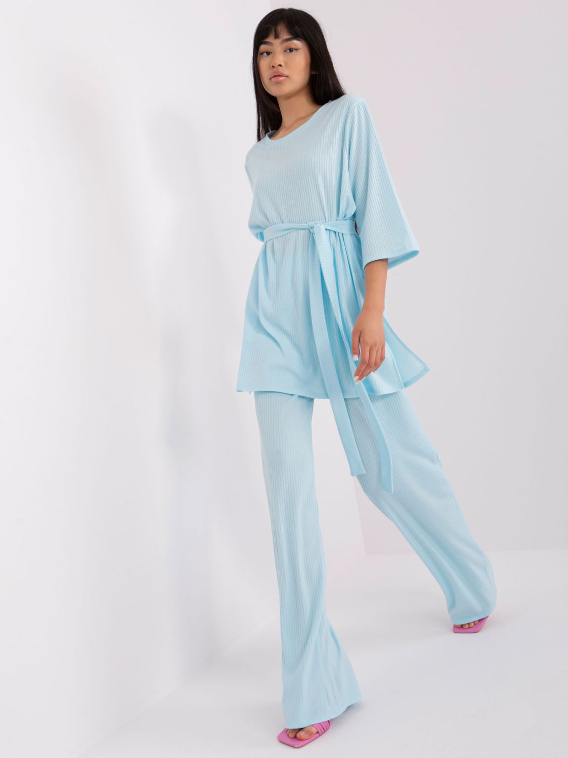 Svetlo modri casual komplet z oversized bluzo