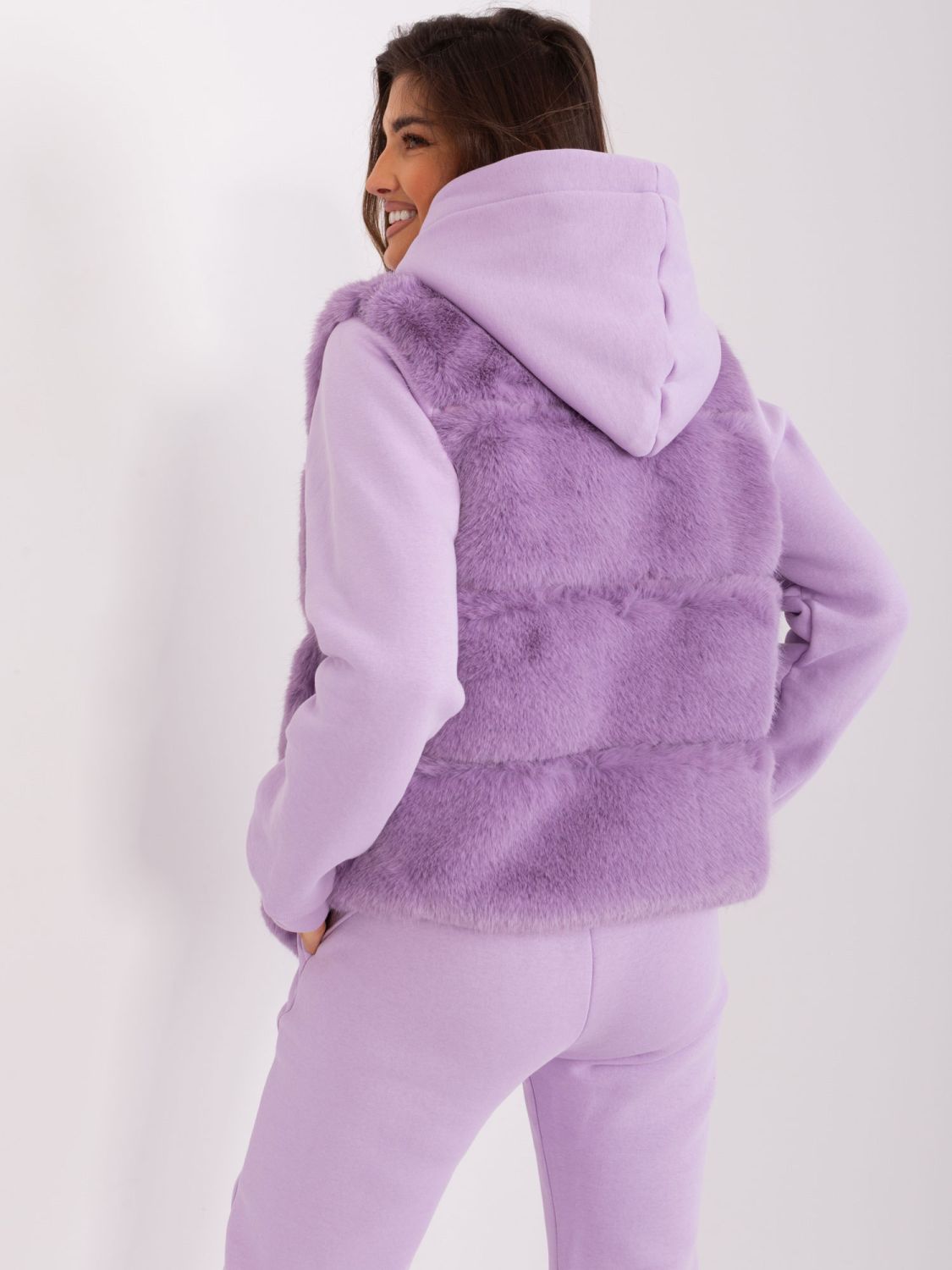 Svetlo vijolična ženska brezrokavnik iz umetnega krzna