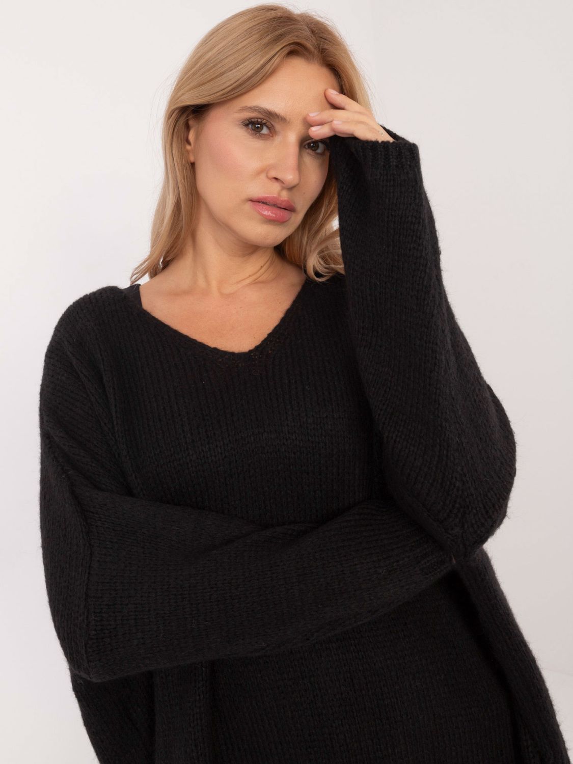 Elegantna črna pulover