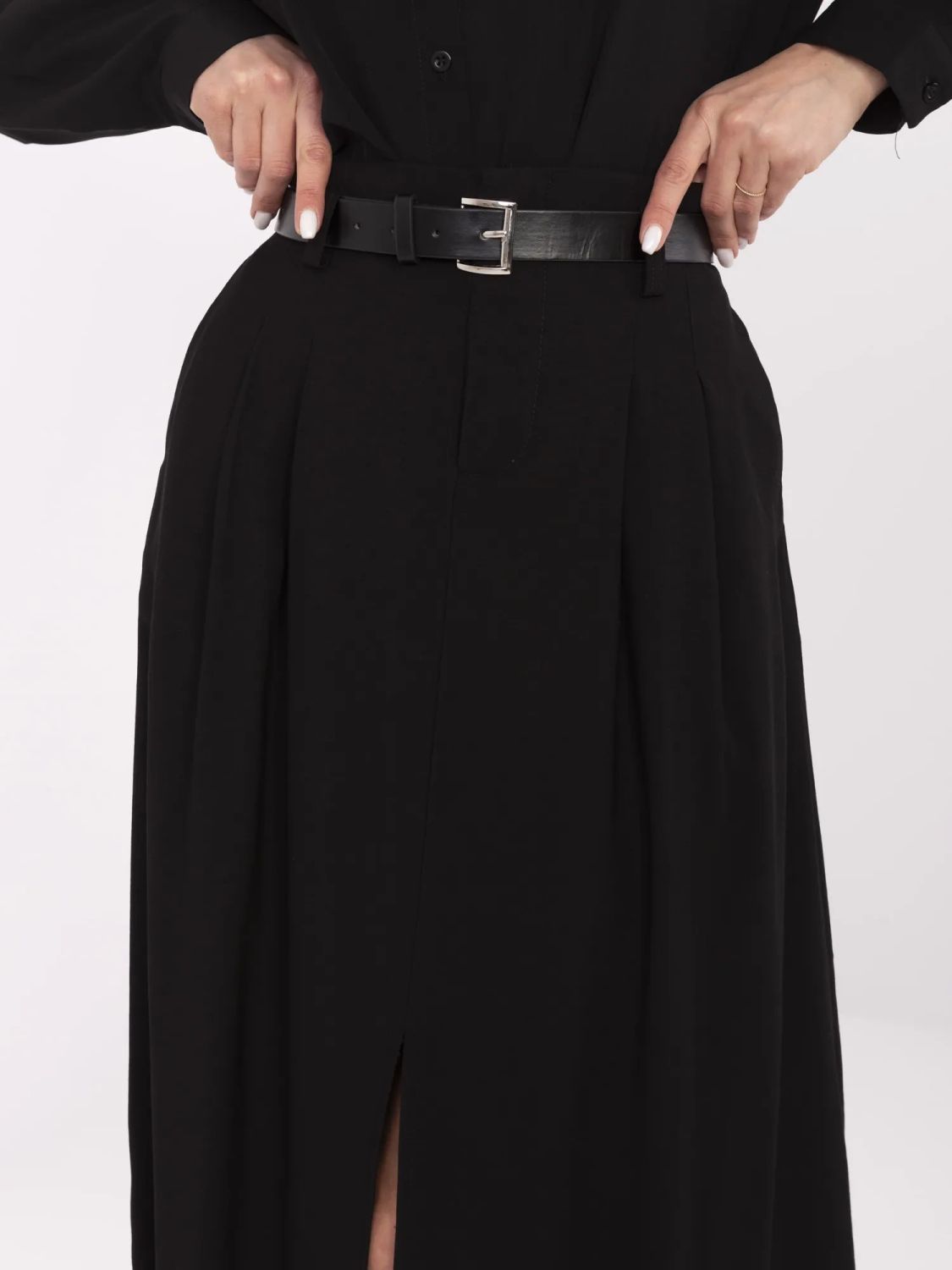 Elegantna midi krila v črni barvi