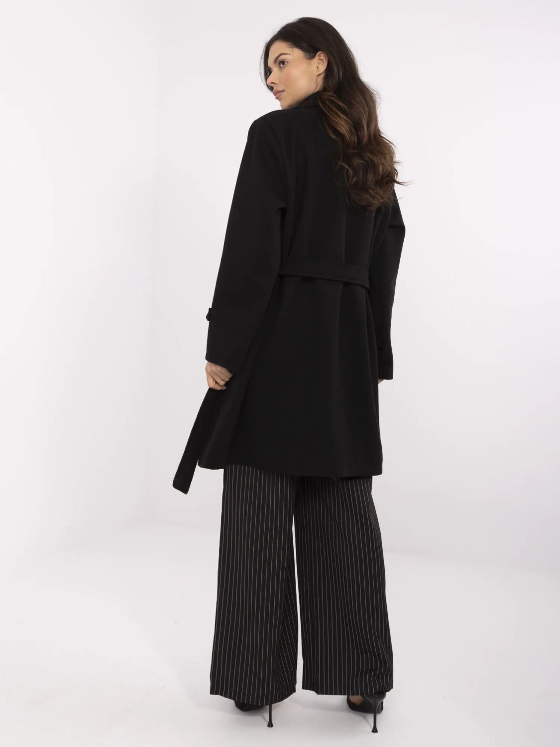 Elegantna črna prehodna bunda