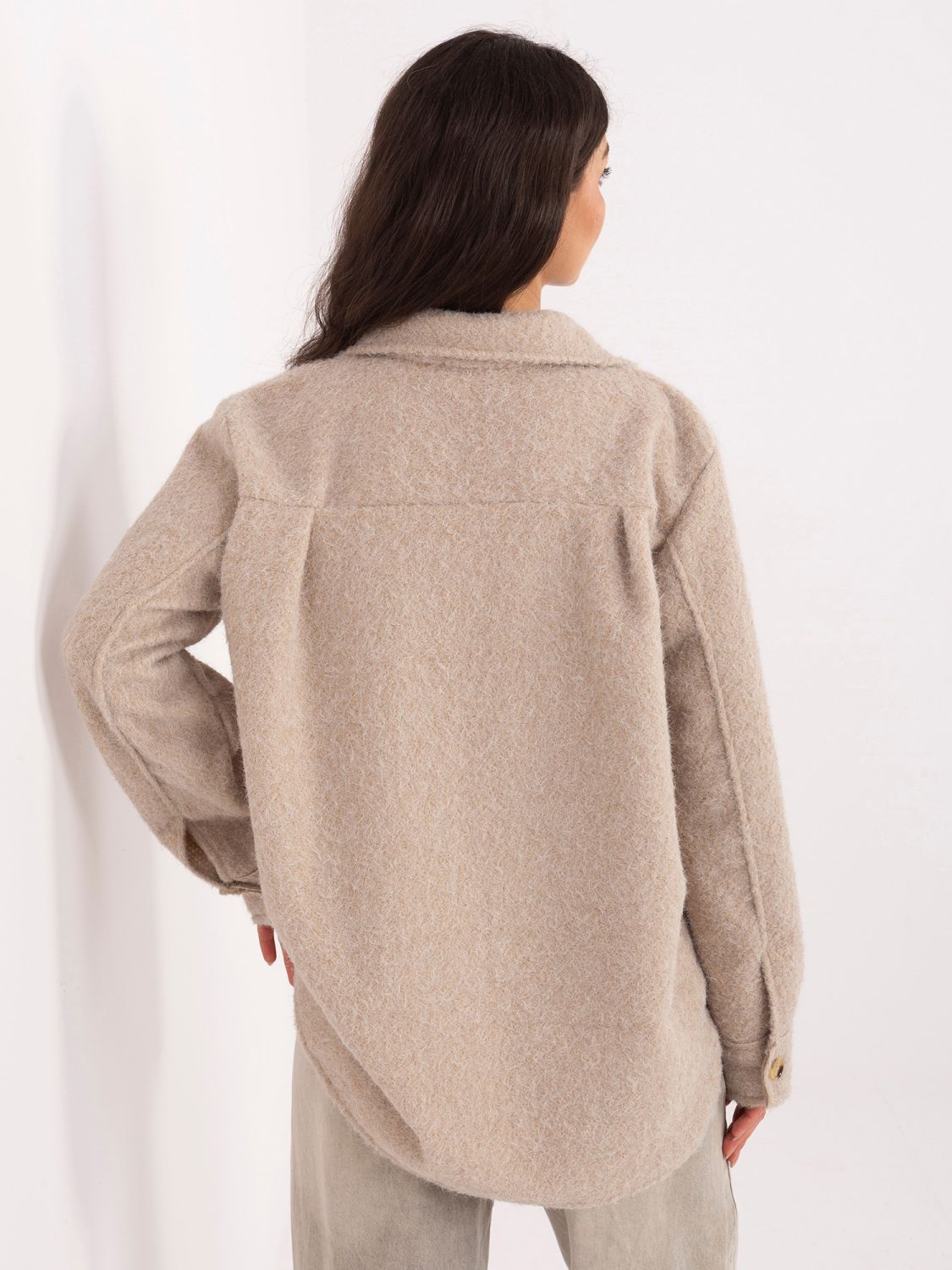 Bež jakna za prehodno obdobje z ovratnikom in žepi