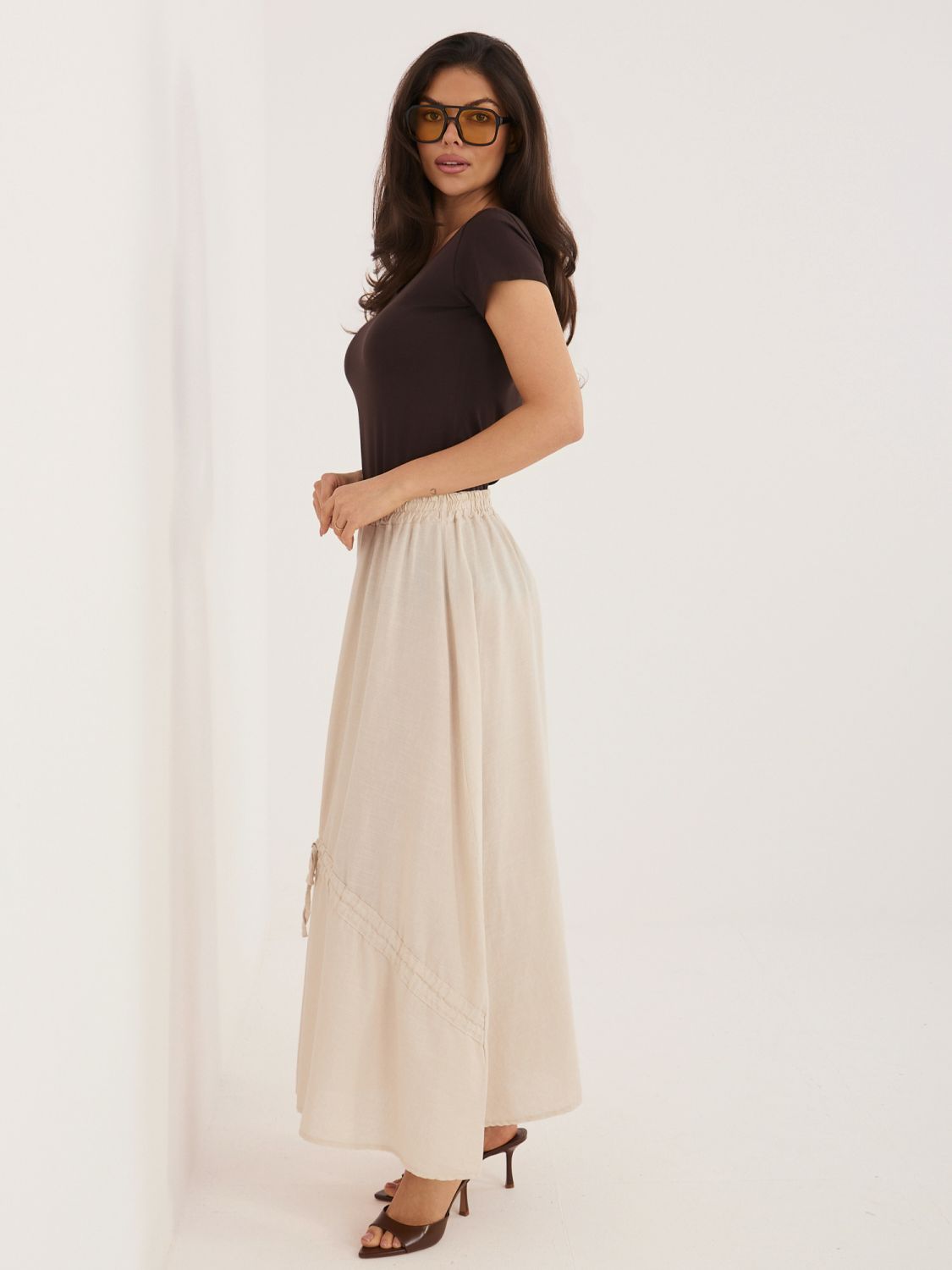 Bež midi krilo z zavezovanjem