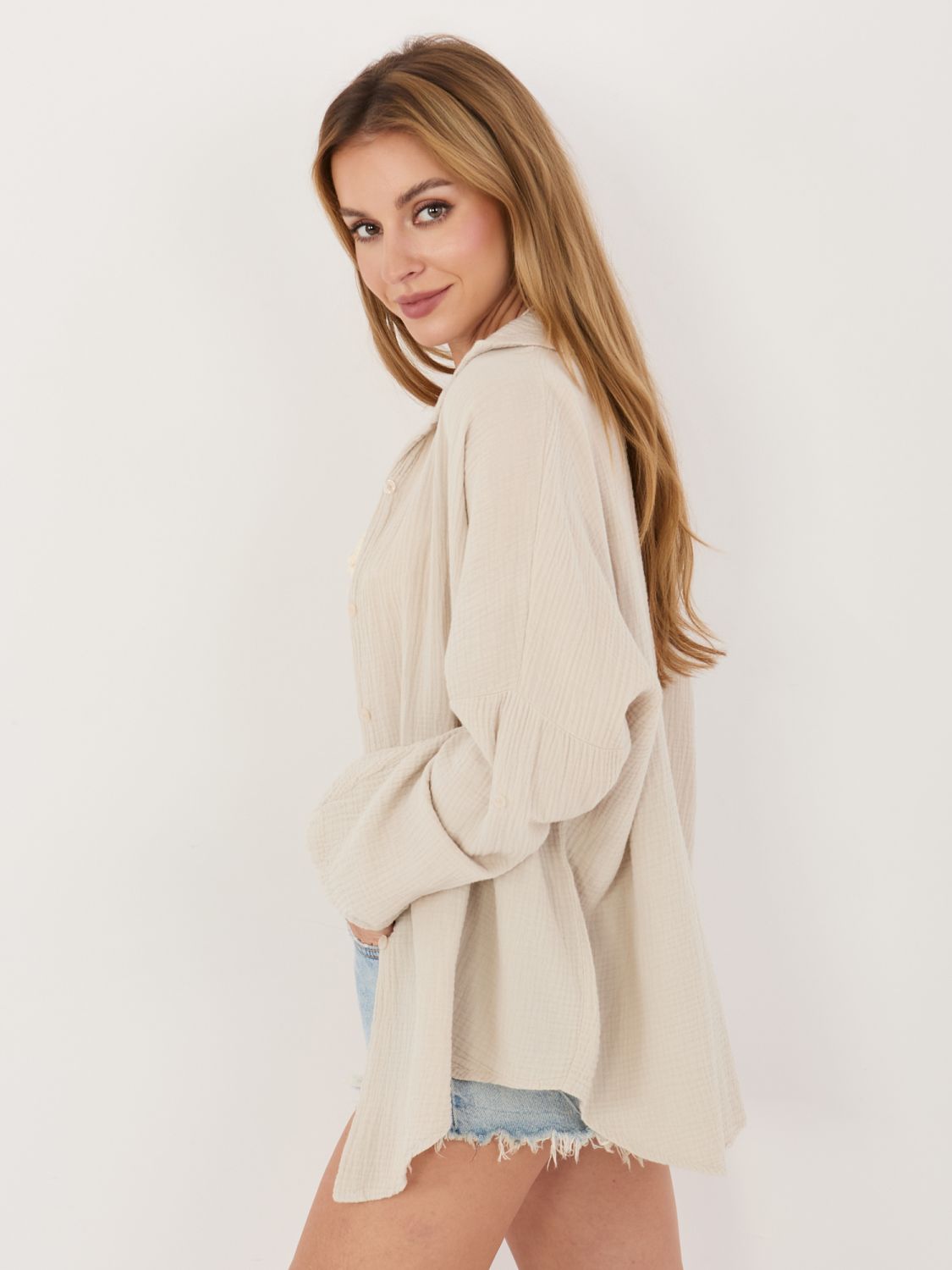 Bež srajca iz bombaža s klasičnim ovratnikom