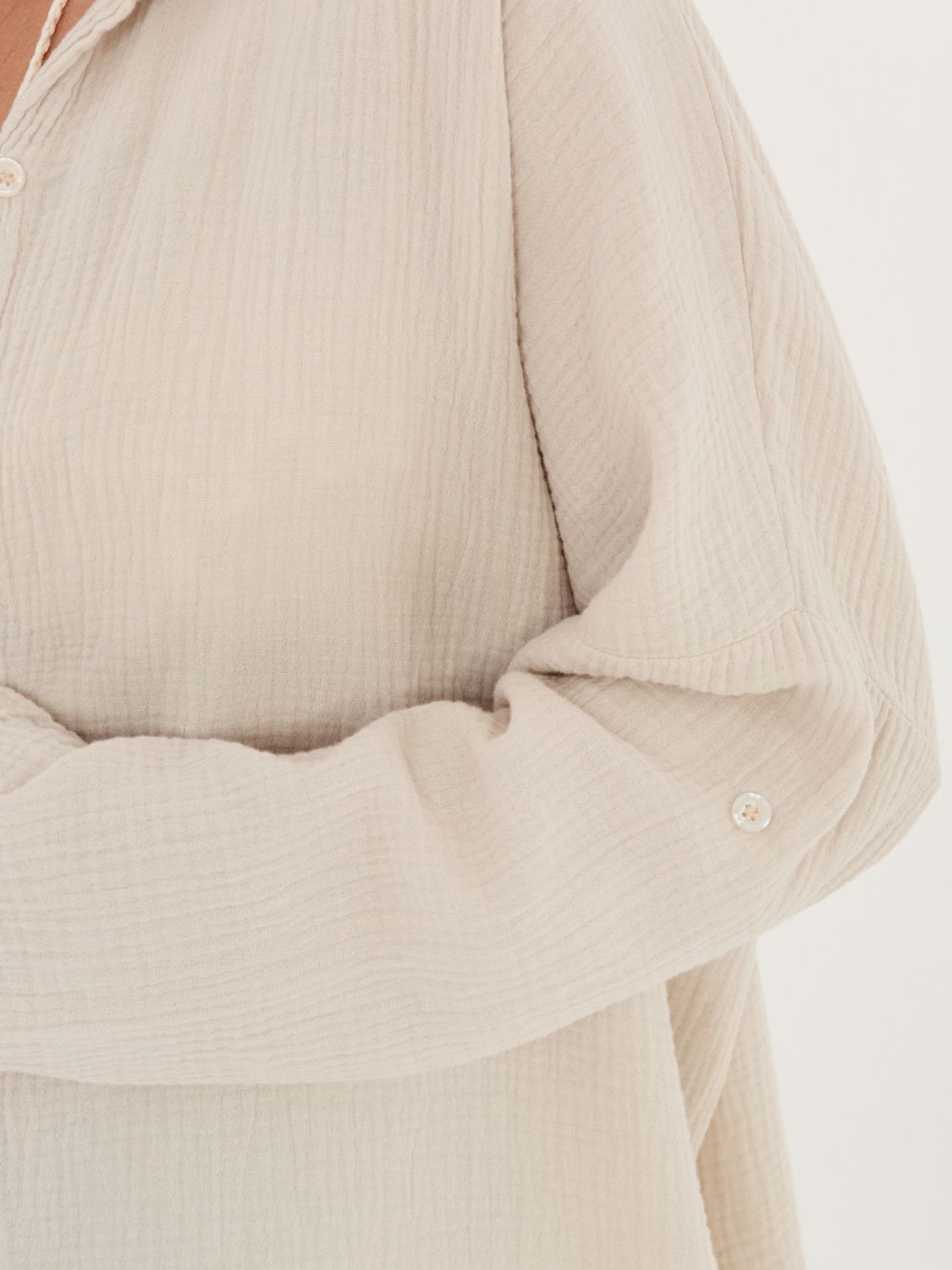 Bež srajca iz bombaža s klasičnim ovratnikom