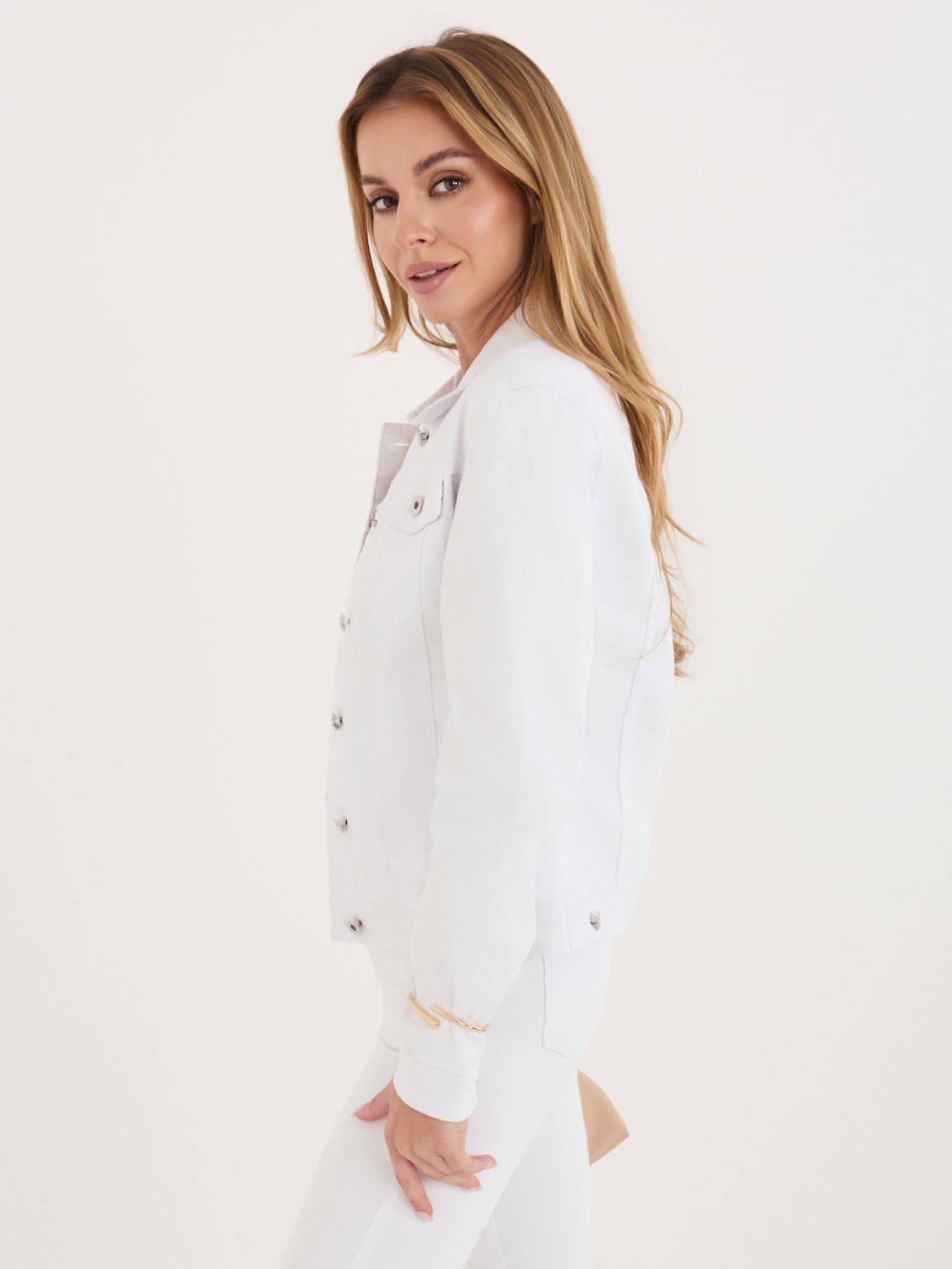 Bela jeans jakna s klasičnim ovratnikom