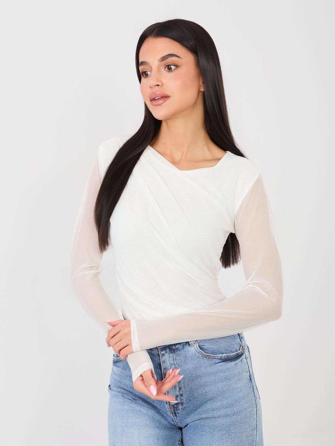 Elegantno belo body z dolgimi rokavi in okroglim izrezom