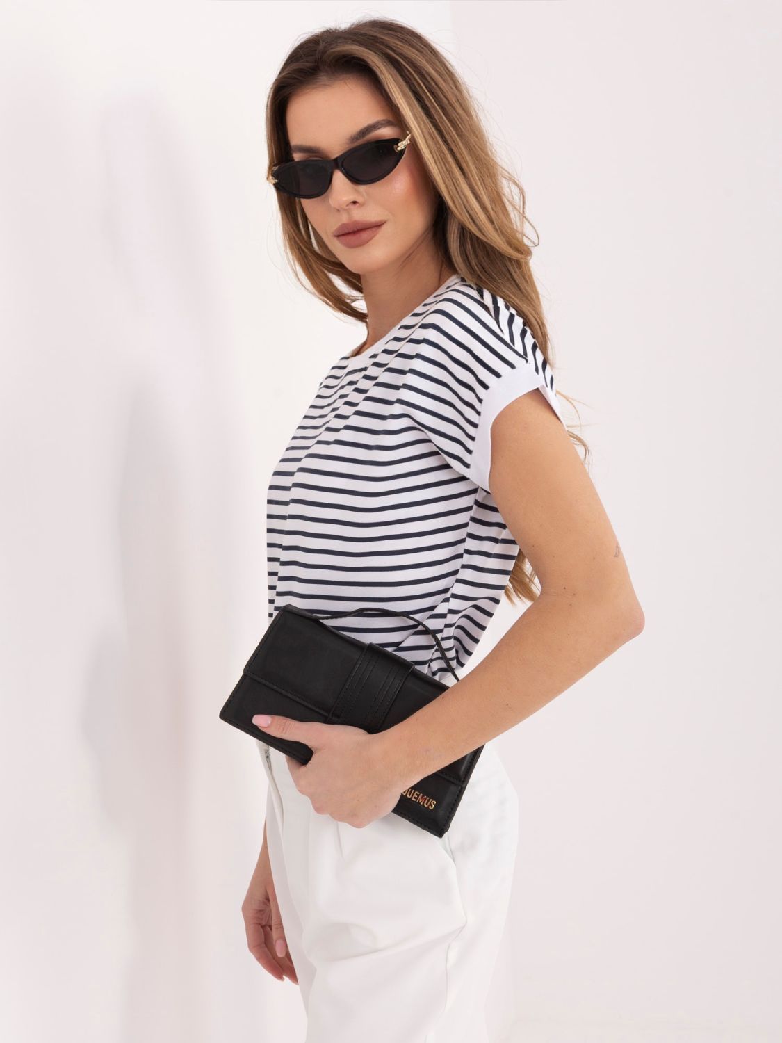 Belo-modra črtasta majica s kratkimi rokavi