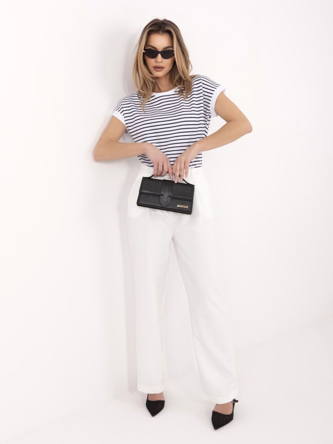 Belo-modra črtasta majica s kratkimi rokavi