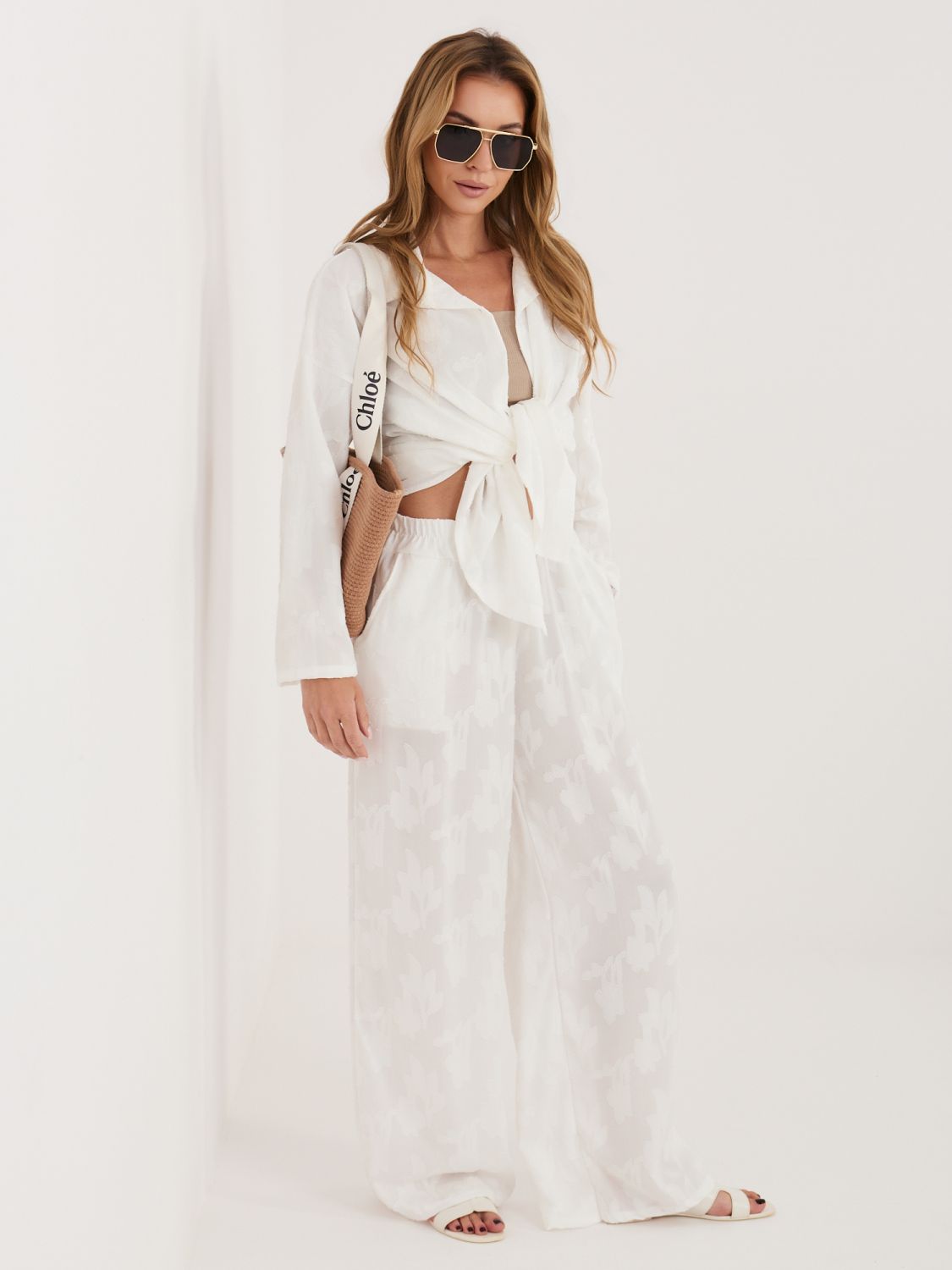 Bel komplet srajca in hlače z ovratnikom