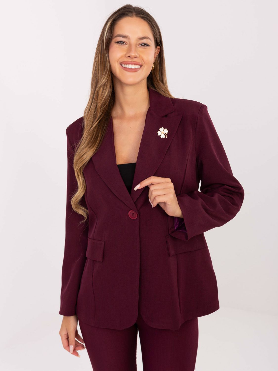 Elegantni bordo suknjič z broško in podlogo