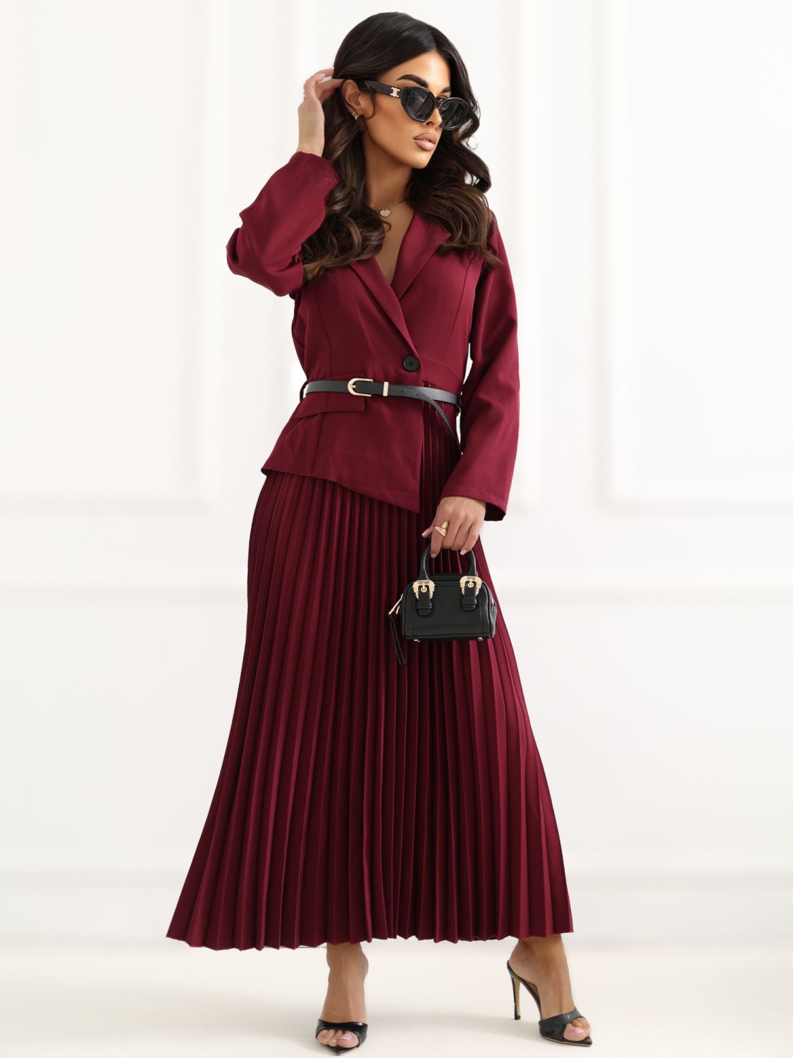 Elegantna bordo midi obleka s pasom