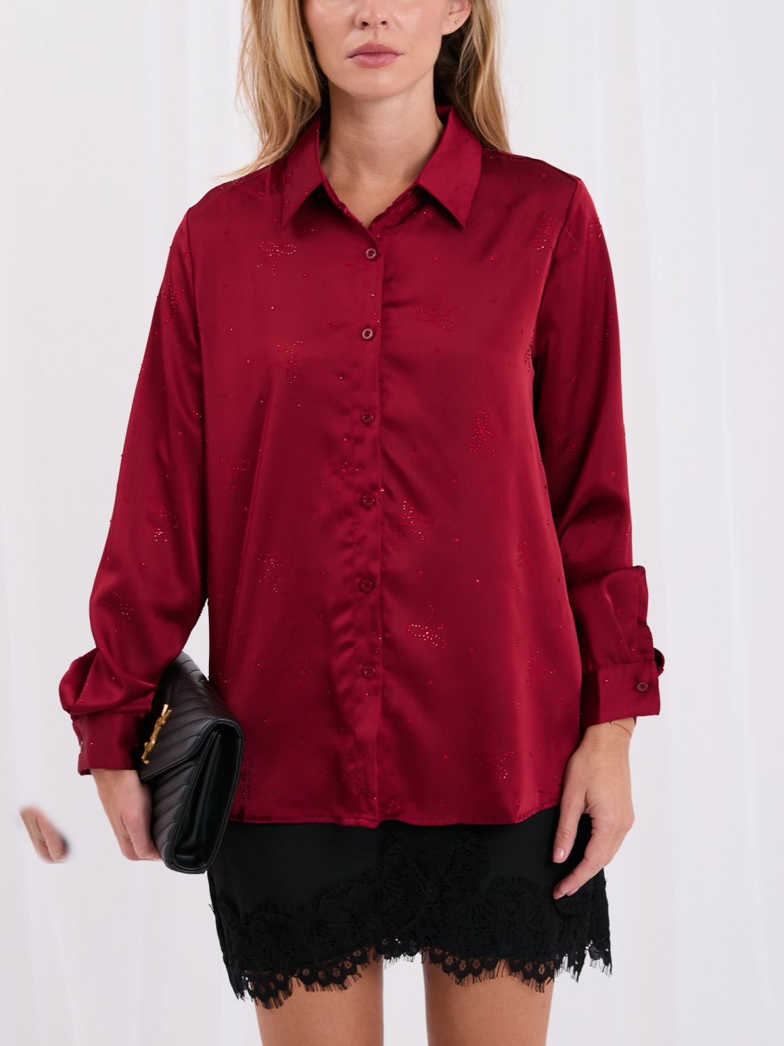 Elegantna bordo srajca z aplikacijo